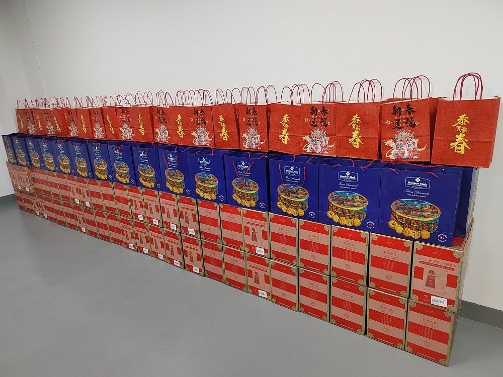 龙年春节发放礼品